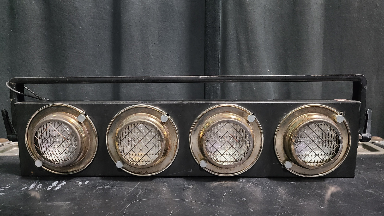 Blinder  4 Lite Linear PAR 36 DWE