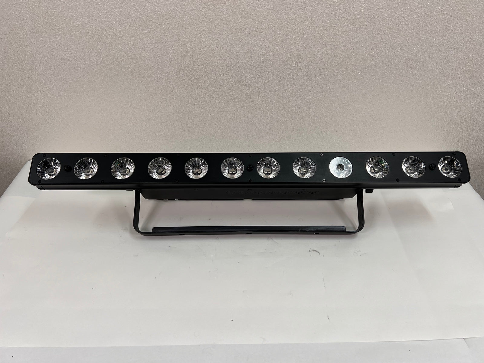 SIXBAR 1000 RGBAW+UV Elation